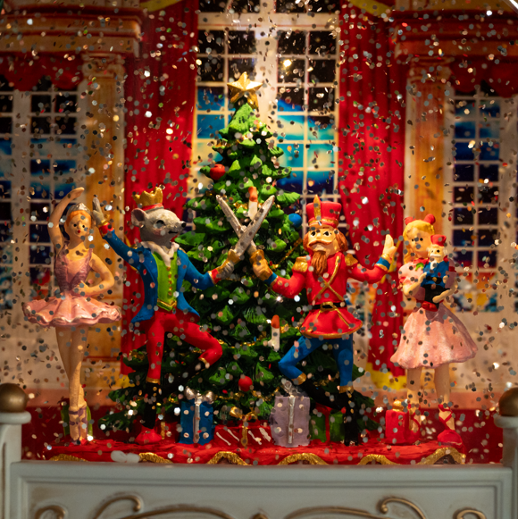 Premium Christmas Green & White Showpiece